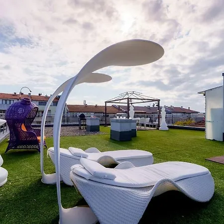 луксозна триетажна къща в центъра на Villa