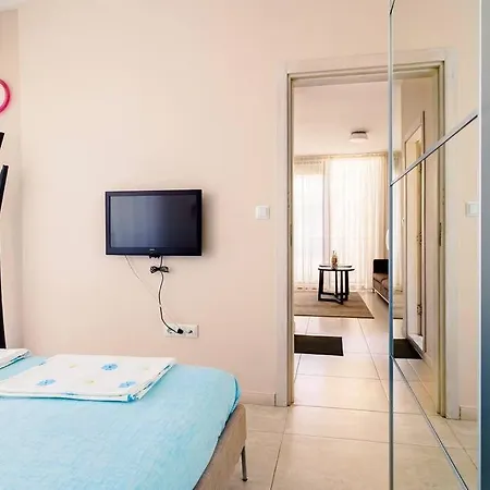 луксозна триетажна къща в центъра на Луксозна вила *