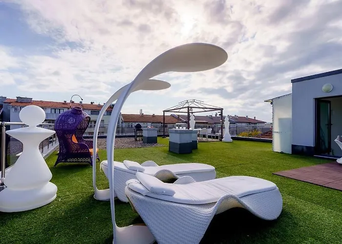 луксозна триетажна къща в центъра на Villa